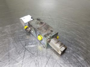 Sennebogen 818E - Counter balance valve/Senkbremsventile