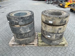 Liebherr 10.00-20 - Tire/Reifen/Band