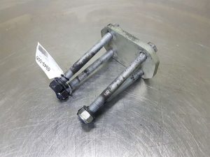 Yanmar V70-6435611004-Axle mounting/Achsbefestigung