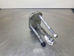 Yanmar V70-6435611004-Axle mounting/Achsbefestigung