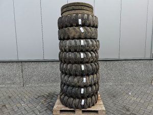 Liebherr A924B-Athletik 10.00-20-Tire/Reifen/Band