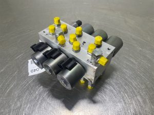 Mecalac 12MTX-6090401-Servo valve/Servoventil/Servoventiel