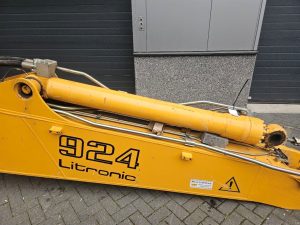 Liebherr A924-9957905-Bucket cylinder/Tieflöffelzylinder