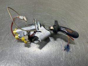 Liebherr A914-9883910-Handle right/Servo valve/Servoventil