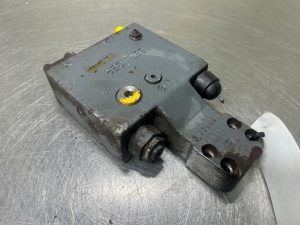 Liebherr A914-5614256-Pipe fraction safety valve