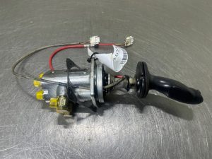Liebherr A914-9883910-Handle left/Servo valve/Servoventil