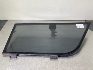 Liebherr L524-12876212-Knockout window right