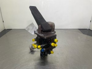 Liebherr L524-11067451-Brake pedal