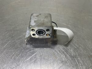 Liebherr A934C-10060895-Cylinder block