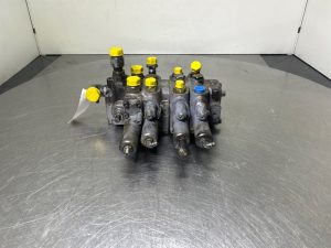 Hitachi ZW150PL-563E7-32091-Valve/Ventile/Ventiel