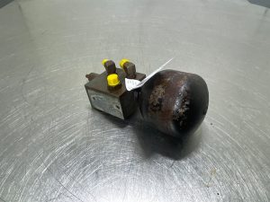 Hyundai HL757-7A-31L7-10280 / 31L7-10380-Pilot supply unit