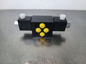 Yanmar TW110-5084660305-4/3 Valve-Wegeventil-Ventiel