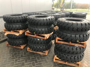 Liebherr A904 Trelleborg 10.00-20 20 Dual excavator solid-Tyre/Reifen/Banden