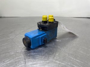 Liebherr L514 Speeder-5716155-NG6 4/2 Valve 12V