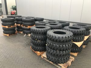 Liebherr LH40M Trelleborg 12.00-20 20 Dual excavator solid-Tyre/Reifen/Banden