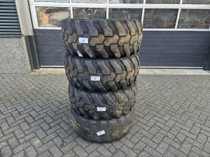 Dunlop 405/70-R18 (15.5/70-R18) Tire/Reifen/Band