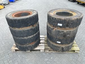 Liebherr LH30 10.00-20 Tire/Reifen/Band