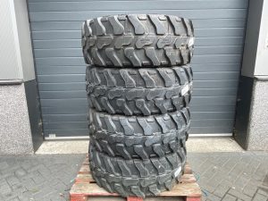 Magna 405/70-R18 Tire/Reifen/Band