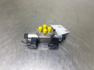 Schaeff SKL844 Saturn SEV-03-D2-0000 NG6 4/2 Valve 12V