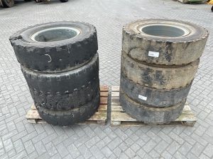 Liebherr LH22M 10.00-20 Tire/Reifen/Band