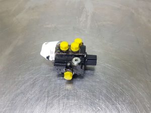 Ahlmann AZ45 David Brown Q30 Support Valve Circuit/Swivel Valve