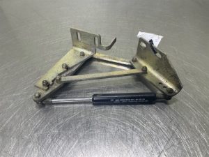 Schaeff SKL834 0451019030 Hinge right/Scharnier
