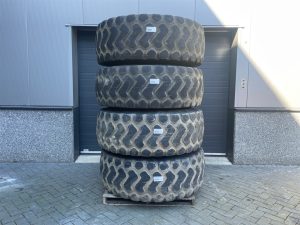 Komatsu WA200 Michelin 20.5-R25