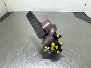 Liebherr L524 10330479 Brake pedal