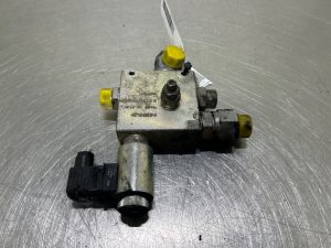 Ahlmann AS900 NEM Hydraulics 6311310600 3/2 Valve/Valve