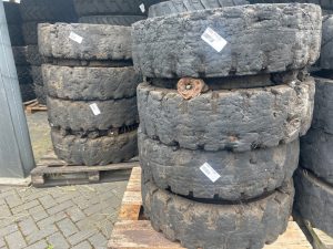 Liebherr A934C Banden/Reifen/Tires 12.00-20 Tire/Reifen/Band