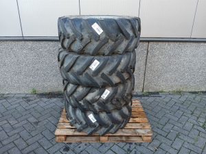 Continental 325/70R18-Tire/Reifen/Band
