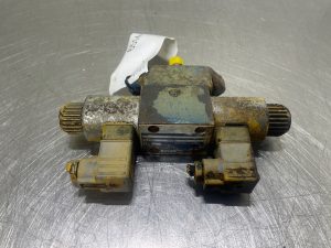 Schaeff SKS661 Bosch 081WV06P1V1004WS012/0000 NG6 4/3 Valve 12V